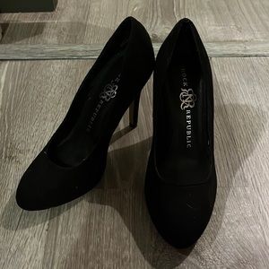 Black heels size 6